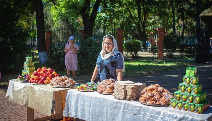 Средства на подарки юным одесситам собрали на благотворительных ярмарках. Фото: Фейсбук-страница Свято-Алексеевского храма
