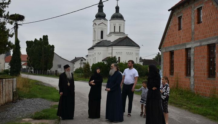 Митрополит Запорожский и Мелитопольский Лука в монастыре Ясеновац. Фото: страница Троицкого Собора в Пакраце в Facebook 