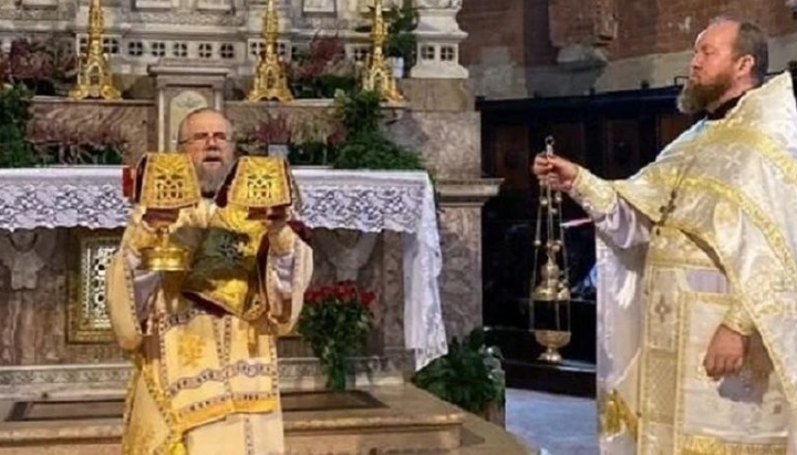 Митрополит Августин помолился у мощей своего небесного покровителя. Фото: пресс-служба Белоцерковской епархии