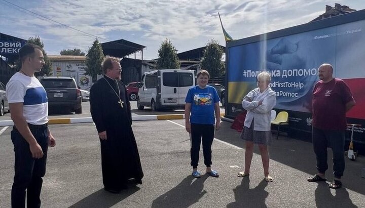 Православные волонтеры доставили гумпомощь переселенцам в Бучу. Фото: orthodox.org.ua