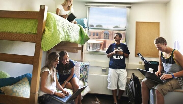 В общежитиях католических вузов США разрешили совместное проживание разнополых студентов. Фото: theodysseyonline.com