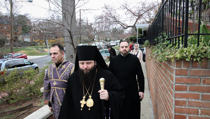 Епископ Манхэттенский Николай (в центре) (Фото: Wikimedia Commons)
