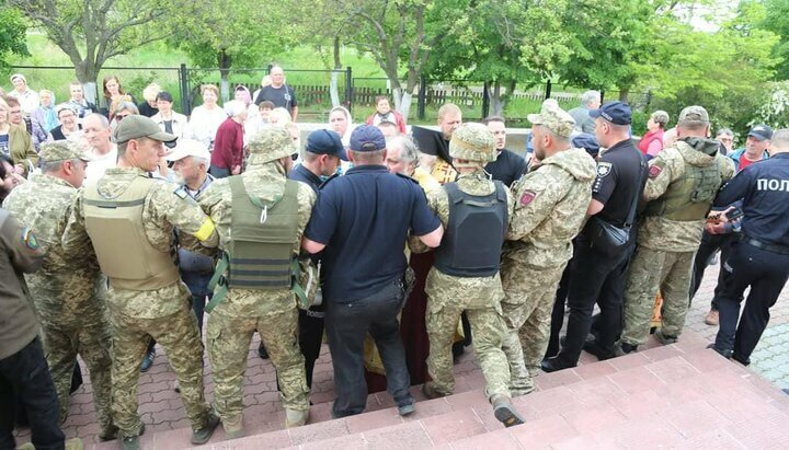 Богдан: Захоплення храмів УПЦ шкодять іміджу України на міжнародній арені