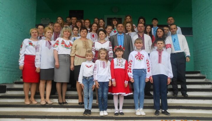 День вышиванки в Верхнеяблонской школе. Фото: yablunka.pp.ua
