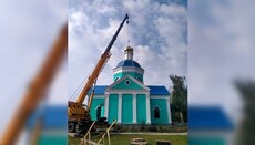 В Чернигове на пострадавший от обстрелов храм УПЦ установили купол и крест