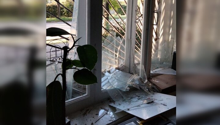 Разбитые стекла. Фото: t.me/gencek