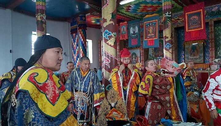 Буддистские обряды в поддержку российских военных. Фото: Алла Намсараева