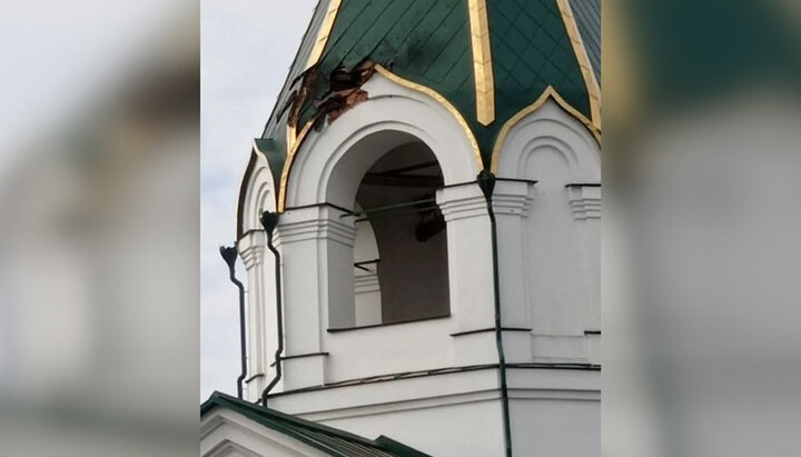 Колокольня Николаевского храма пострадала от минометного обстрела. Фото: Facebook-страница «Бахмут Новости / Bakhmut News»
