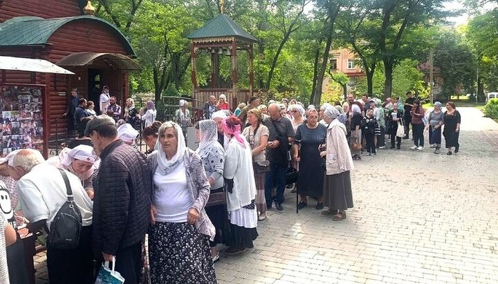 У Миколаєві за підтримки УПЦ мешканцям роздали 300 продуктових наборів