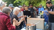 «Фавор» передал сотни килограмм продуктов для нуждающихся в Днепре