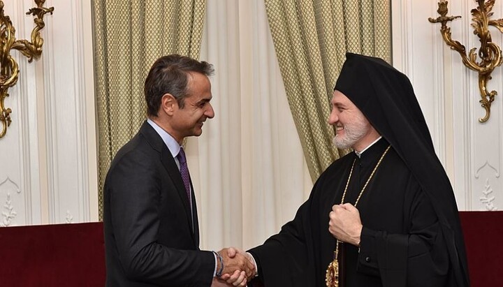 Кириакос Мицотакис и архиепископ Элпидофор. Фото: bankingnews.gr