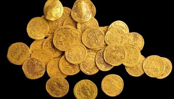 Византийские монеты, найденные в месте исповедания апостола Петра. Фото: Dafna Gazit