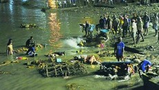 В Индии во время религиозного обряда случилось наводнение, погибли люди