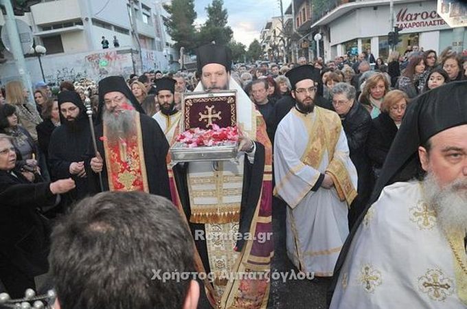 У Греції тисячі віруючих зустрічали афонські святині (ФОТО)