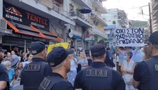 В Сети опубликовали видео протестов в Греции против «схизматика Епифания»