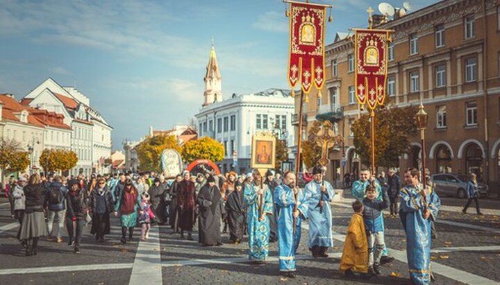 Сотні православних Литви помолилися біля чудотворної ікони за мир в Україні