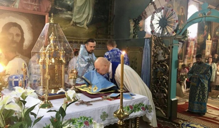 У Тернопільській єпархії ПЦУ «архієпископу» співслужив священник-католик