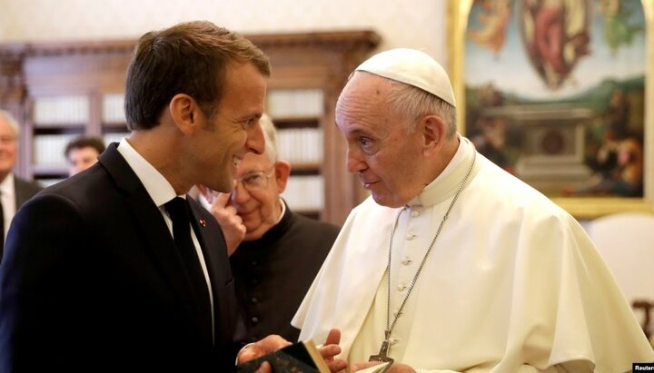Президент Франции Эмманюэль Макрон и папа римский Франциск. Фото: reuters