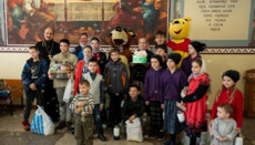 Волонтери Харківської єпархії провели дитяче свято у Святогірській лаврі