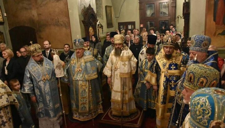 Metropolitan Clement concelebrates wih Polish hierarchs at Lublin Cathedral