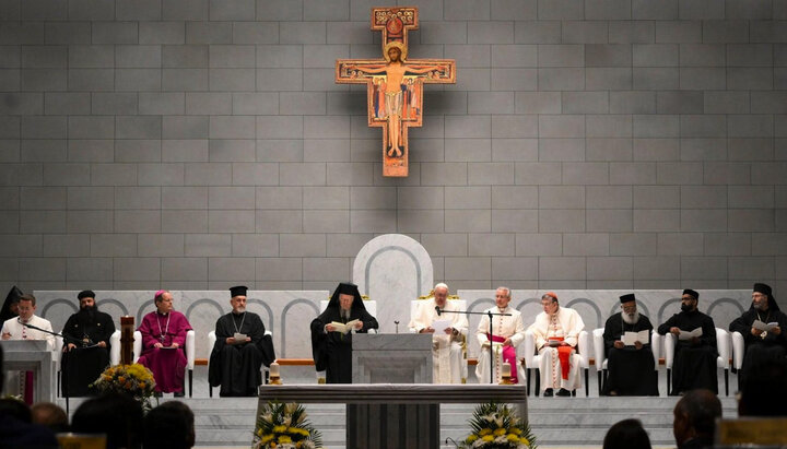 Патриарх Варфоломей и папа римский Франциск на экуменической молитве. Фото: vaticannews.va