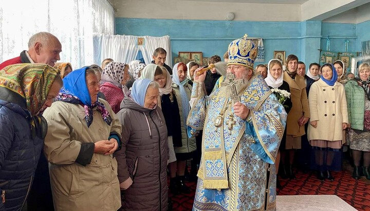 Митрополит Володимир відвідав громаду в Дулібах, що постраждала від ПЦУ
