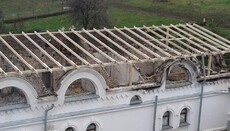 В Іоаннівському скиті Святогірської лаври ремонтують дах після обстрілів