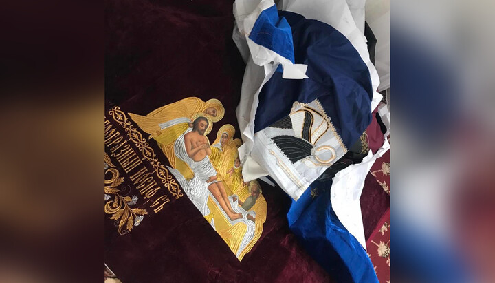 Rivne resident finds 10 shrouds and church utensils in a rubbish bin