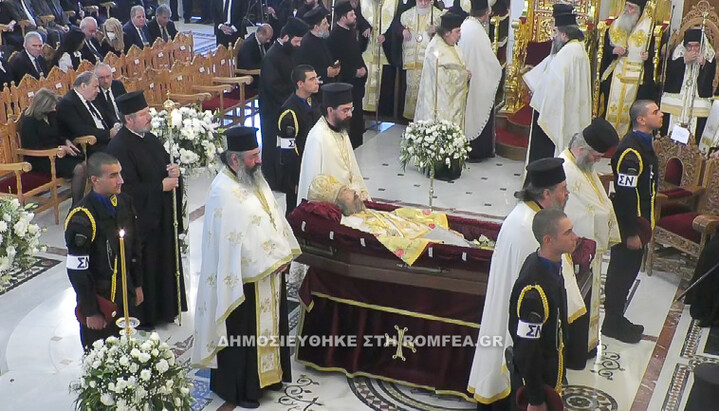 Отпевание архиепископа Хризостома. Фото: romfea.gr