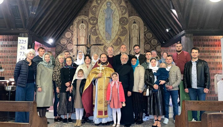 Community of the Ukrainian Orthodox Church in Paris. Photo: Facebook page of the community