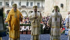 Metropolitan of Poltava concelebrates with Romanian bishops at Neamţ Lavra