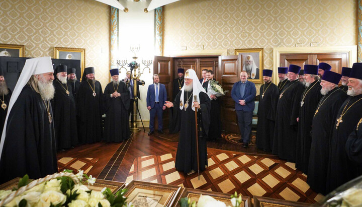 Патріарх Кирил приймає вітання з 76-річчям. Фото: foto.patriarchia.ru