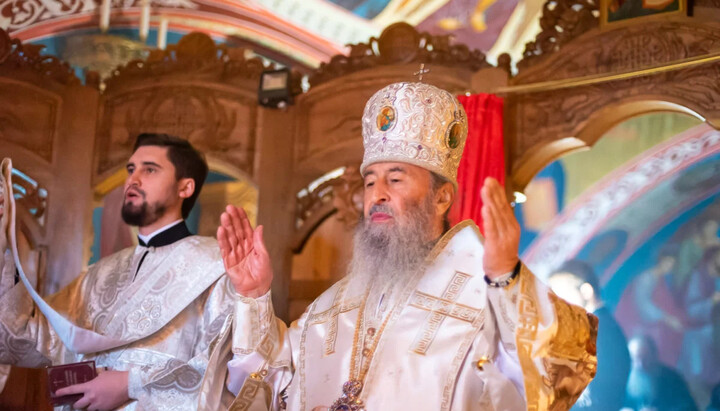 Блаженнейший совершил литургию в Никольском храме Лавры. Фото: news.church.ua