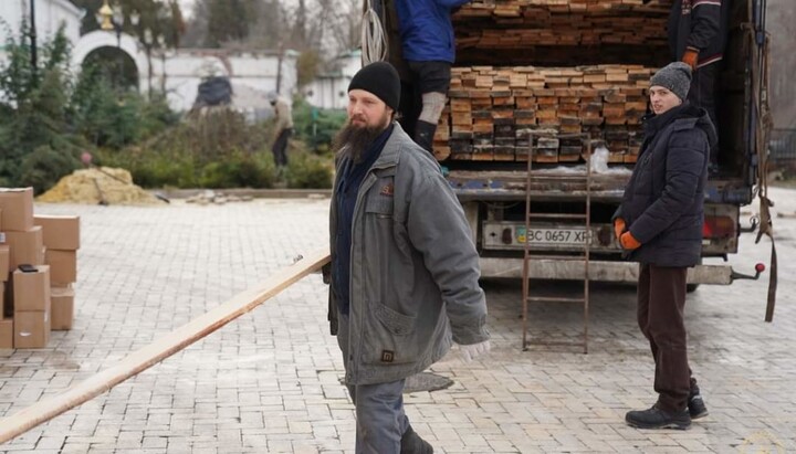 Гумдопомога з Ніжинської єпархії. Фото: orthodox.cn.ua