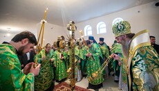 Управделами УПЦ освятил накупольные кресты для храма в Березани