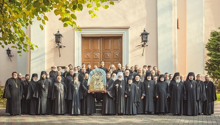 Clergy of the Vilnius-Lithuanian Eparchy with the miraculous Surdega Icon of the Mother of God. Photo: Aliaksei Litvinau