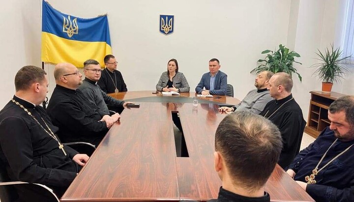 A round table with the UGCC and OCU in the Lviv District Administration. Photo: Khrystyna Zamula's Facebook page
