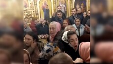 СМИ возмутило, что верующие крестили активистов, кричащих «Слава Украине» 