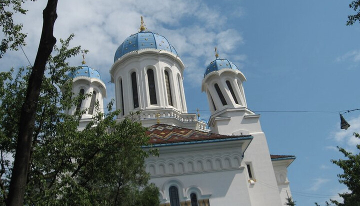 St. Nicholas Сhurch in Chernivtsi, next to which is the eparchial office. Photo: urpravda.com