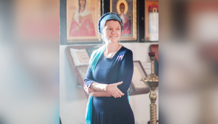 Во Франции украинская художница передала УПЦ деньги для жертв войны