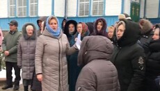В Требухове активисты ПЦУ пытаются захватить храм УПЦ