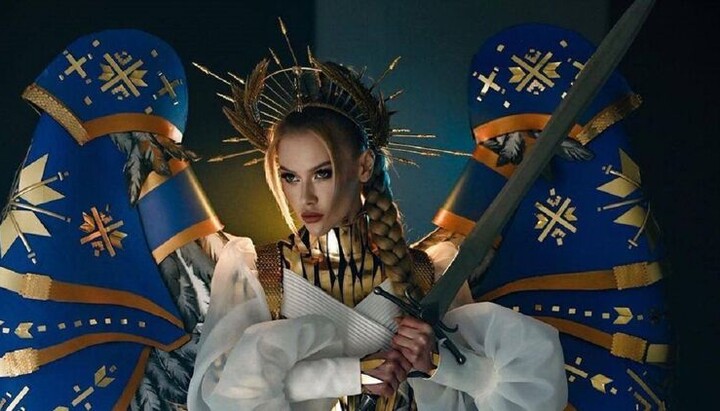 Виктория Апанасенко в образе Архангела Михаила. Фото: instagram.com/crystal.viktoria