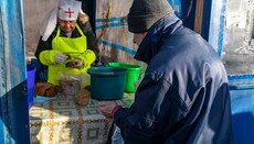 В Киеве фонд «Фавор» передал продукты пункту горячего питания