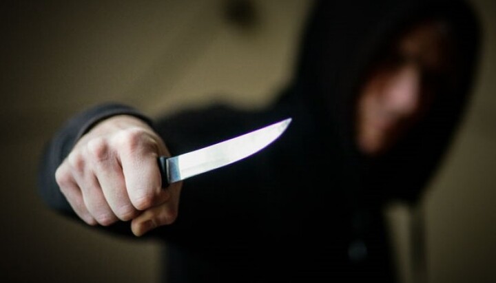 Злочинець завдав священникові кількох ножових ударів. Фото: media.az
