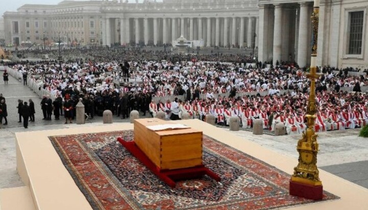 Погребальная месса на площади св. Петра в Ватикане. Фото: vaticannews.va