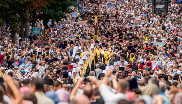 Procesiunea religioasă Calea Crucii a Bisericii Ortodoxe Ucrainene (BOUkr). Imagine: UJO