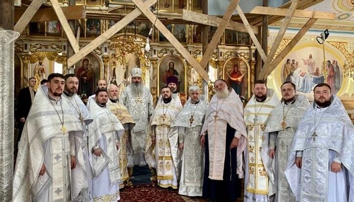 Освячення престолу в Копашневі. Фото: orthodoxkhust.org.ua