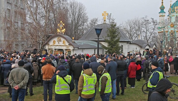  Одна из акций радикалов, организованная Луценко возле Десятинной церкви. Фото: facebook.com Игорь Луценко
