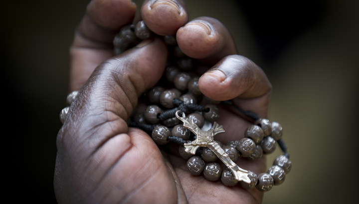 Католический священник погиб при пожаре, устроенном местными бандитами в Нигерии. Фото: wiara.pl