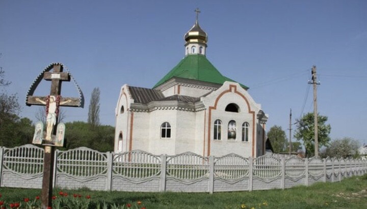 Holy Trinity Church in the village of Semipolky, Kyiv region. Photo: semipolki.church.ua